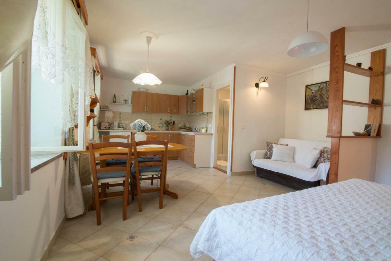 Roberto 2 Apartment Veli Losinj Exterior photo