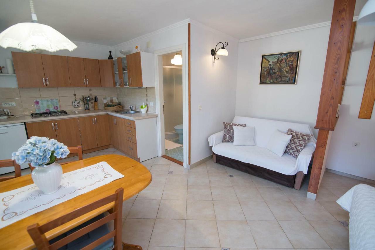 Roberto 2 Apartment Veli Losinj Exterior photo
